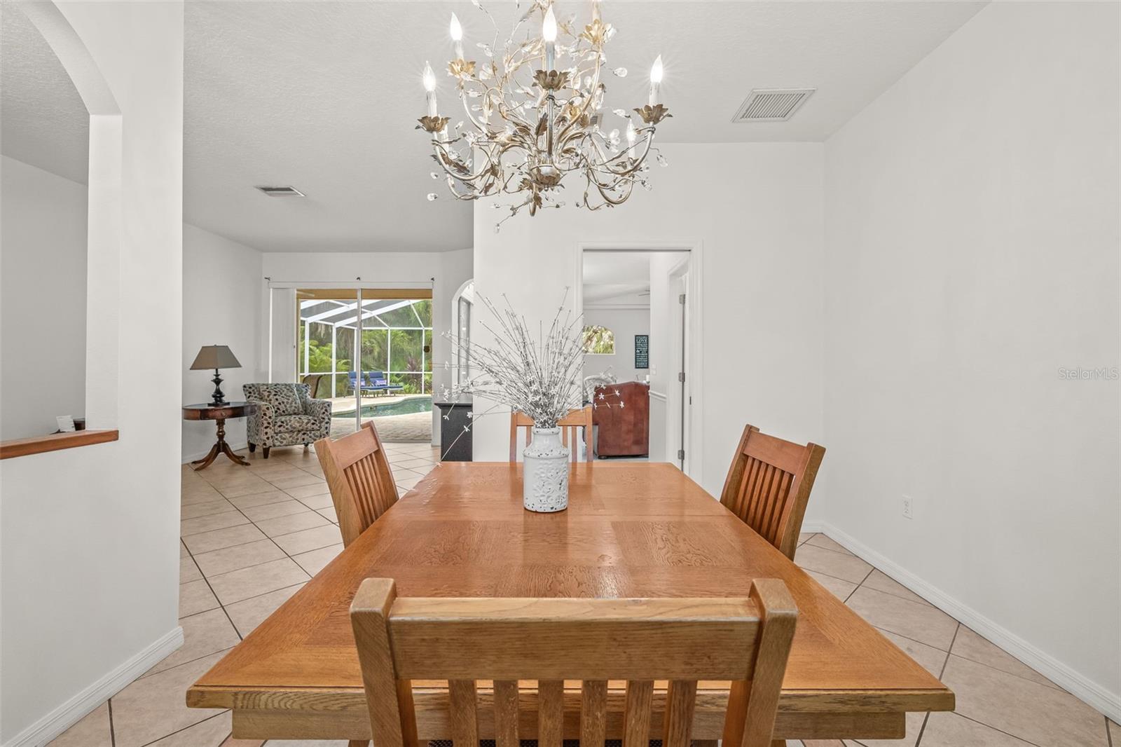 Image 12 of 47 For 4866 Augusta Avenue