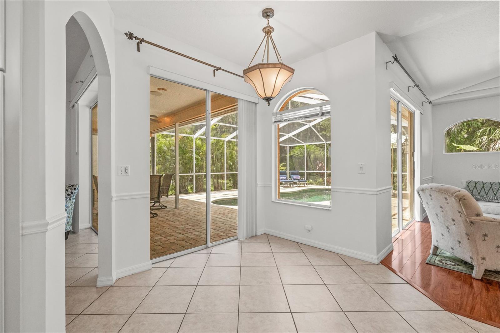 Image 14 of 47 For 4866 Augusta Avenue