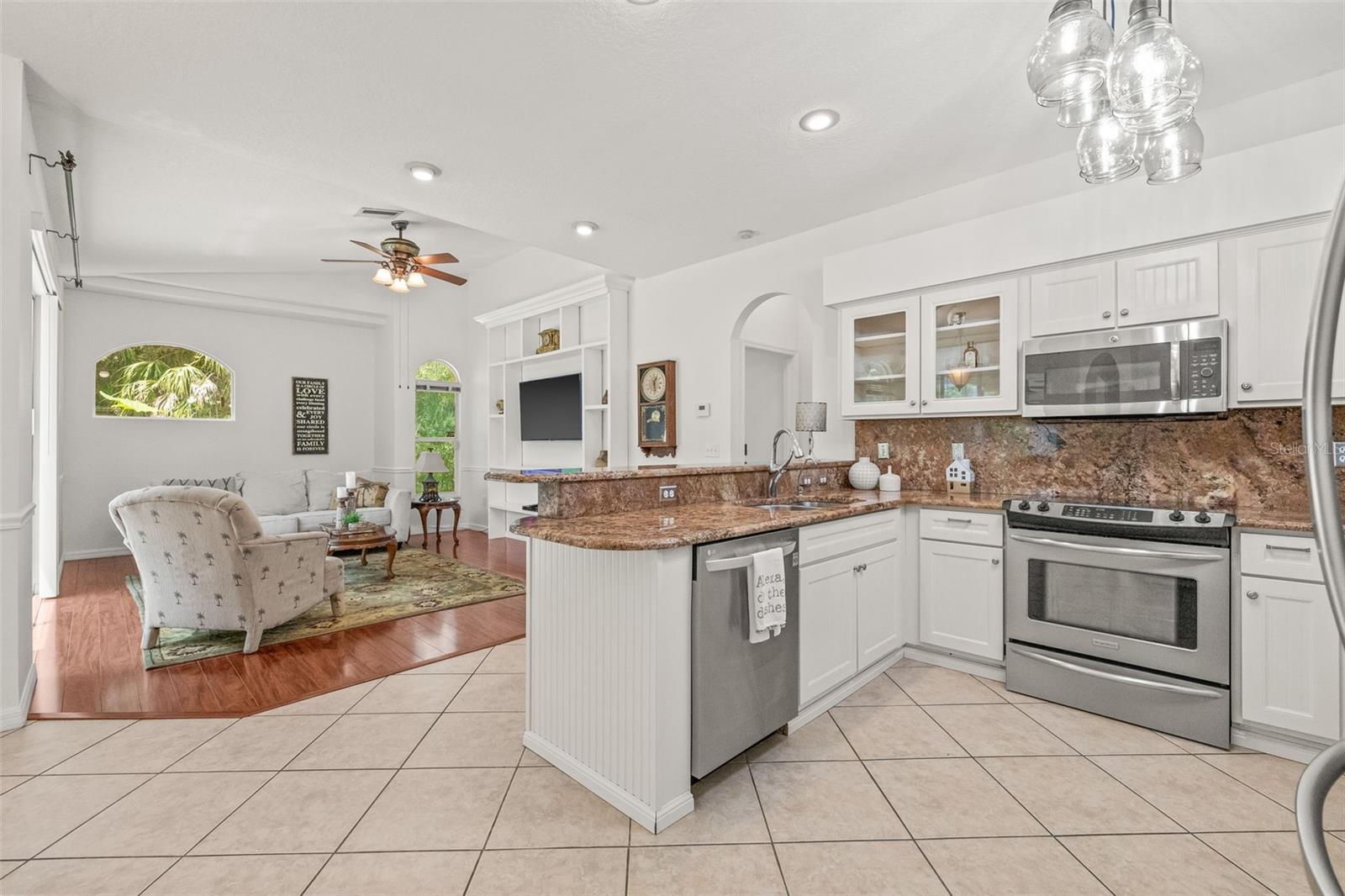 Image 18 of 47 For 4866 Augusta Avenue