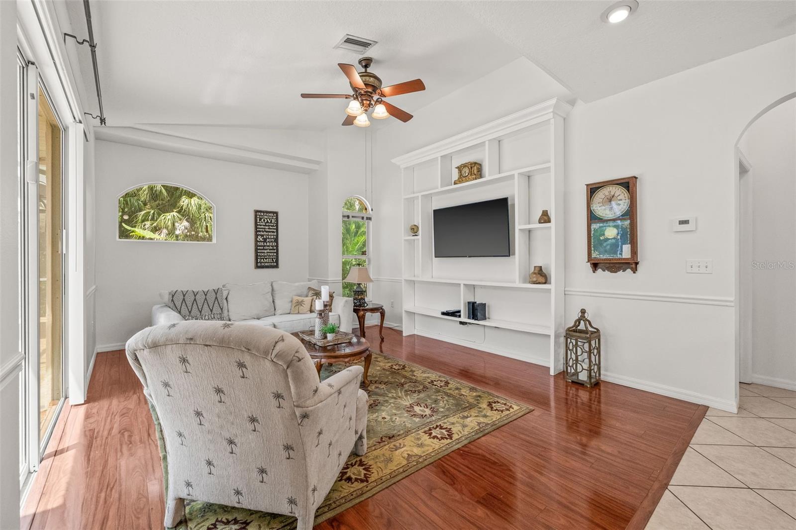 Image 22 of 47 For 4866 Augusta Avenue