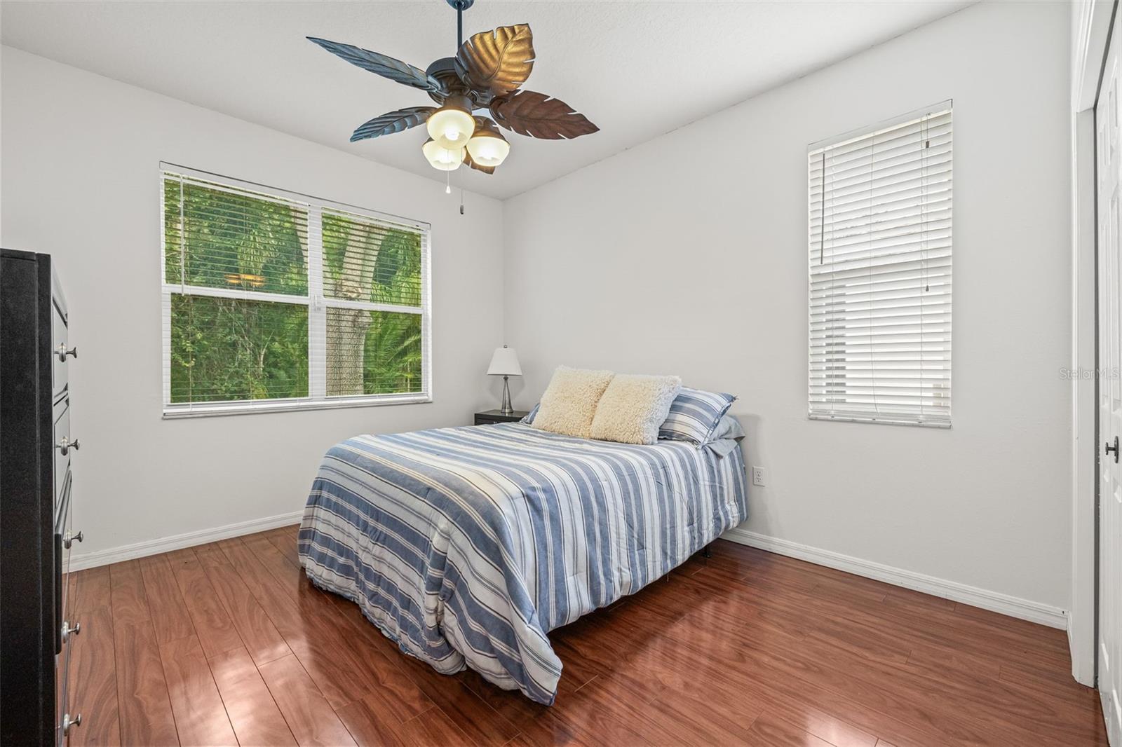 Image 33 of 47 For 4866 Augusta Avenue