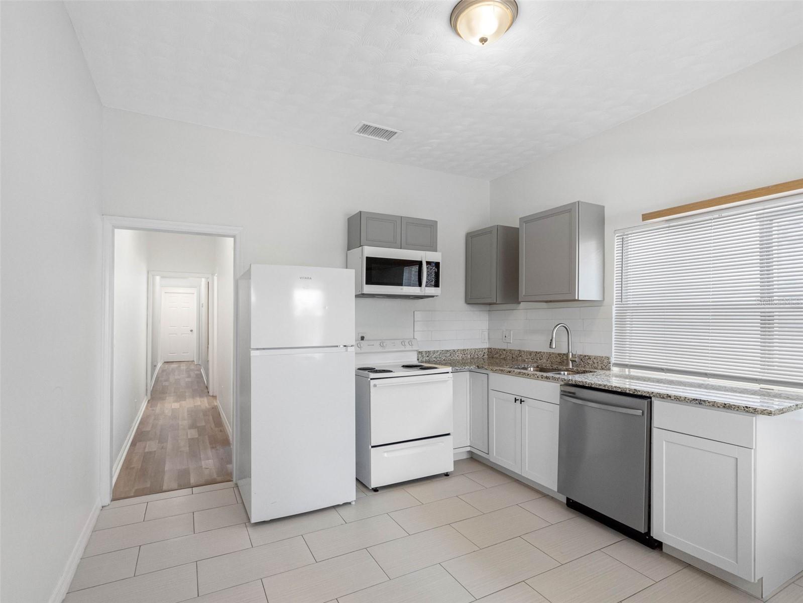 Image 34 of 59 For 2524 Cherry Street B
