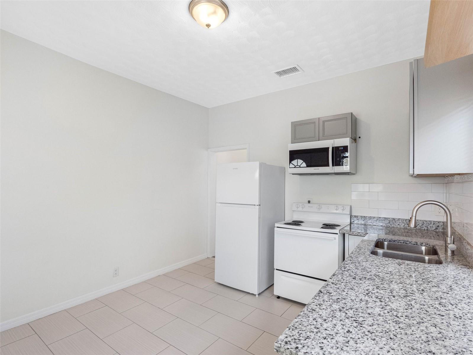 Image 36 of 59 For 2524 Cherry Street B