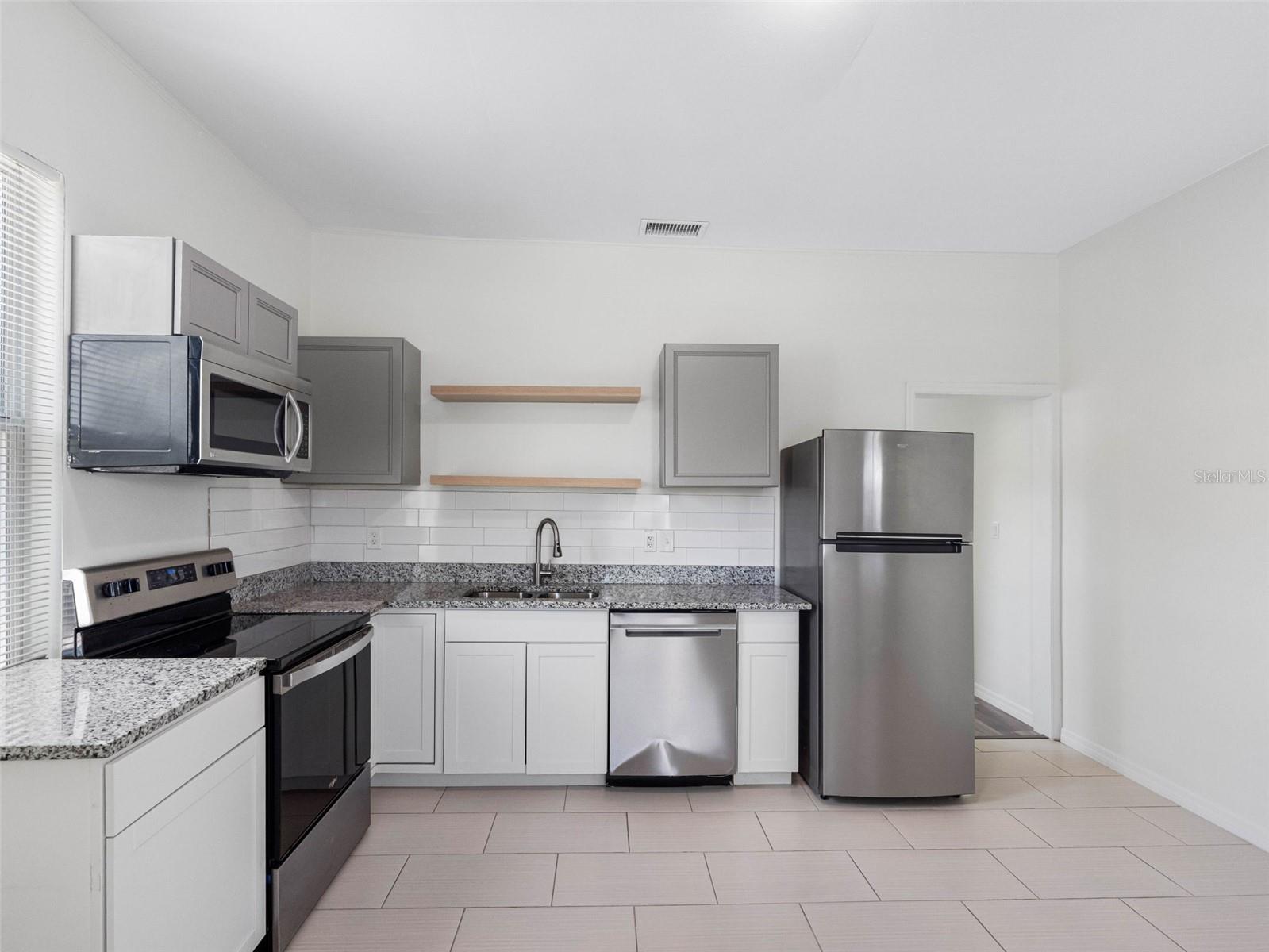 Image 4 of 59 For 2524 Cherry Street B
