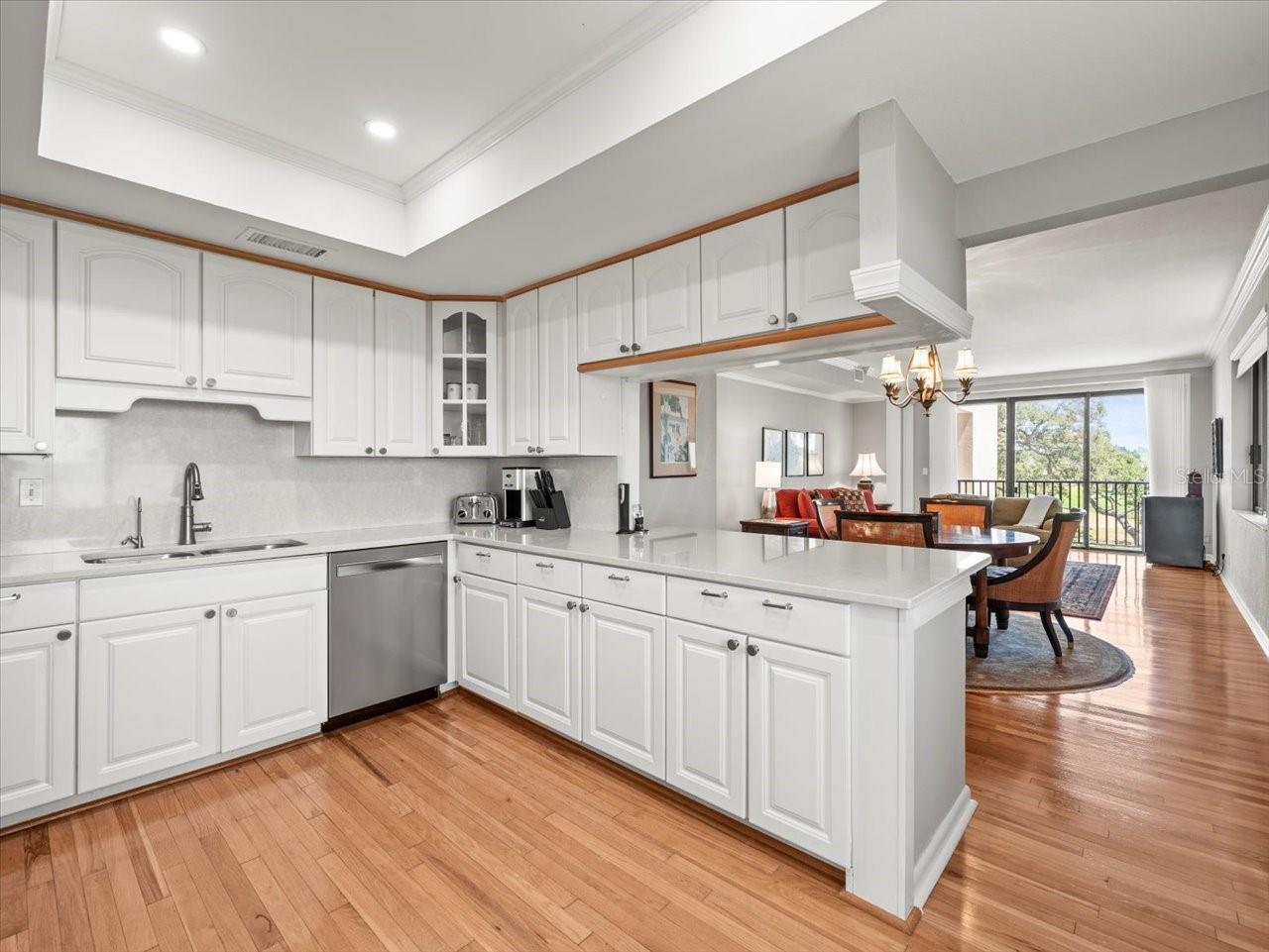 Image 27 of 66 For 4 Belleview Boulevard 203