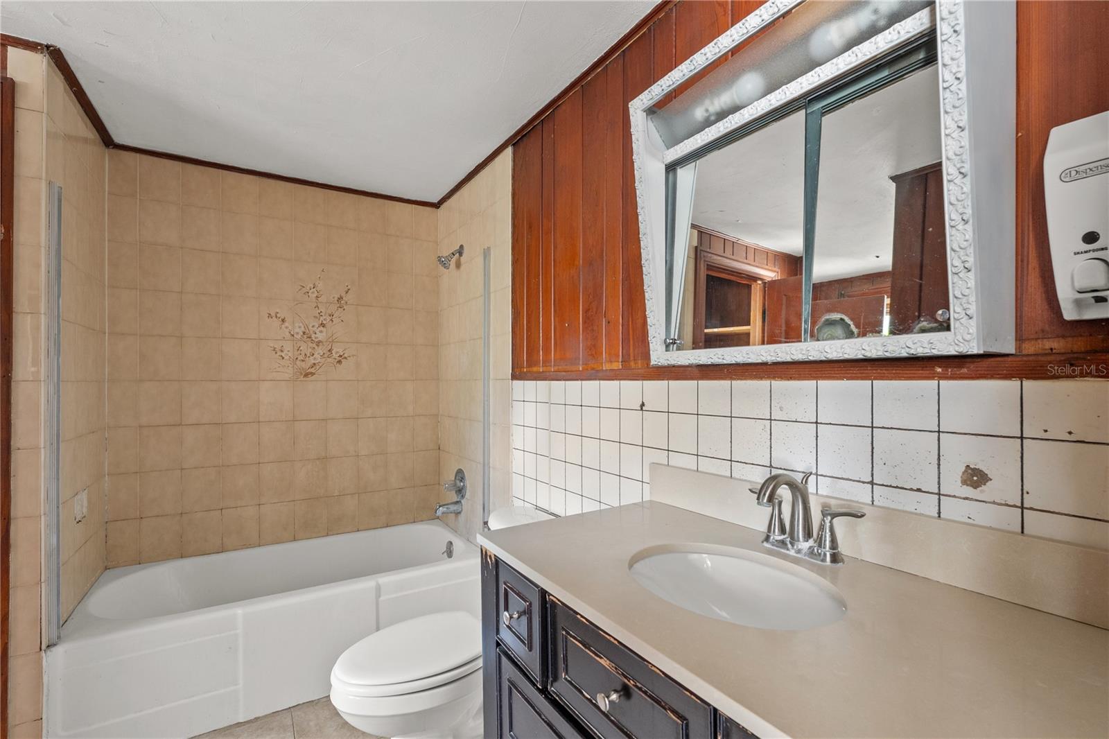 Image 14 of 58 For 3022 Beach Boulevard S