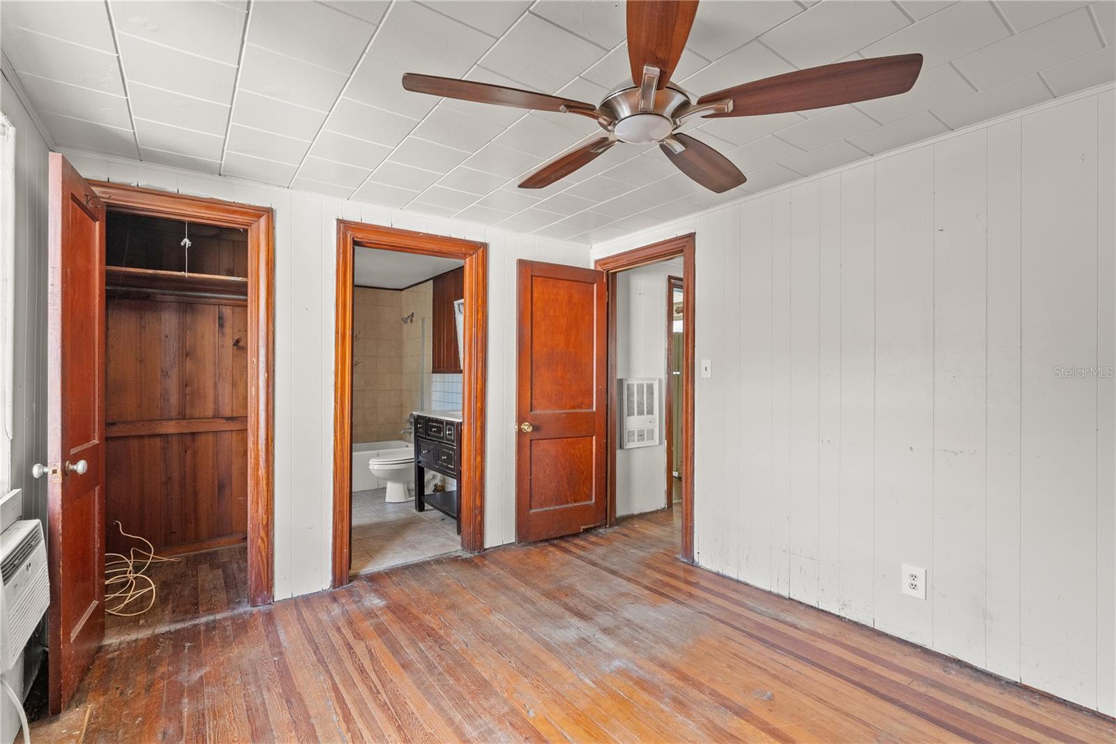 Image 15 of 58 For 3022 Beach Boulevard S
