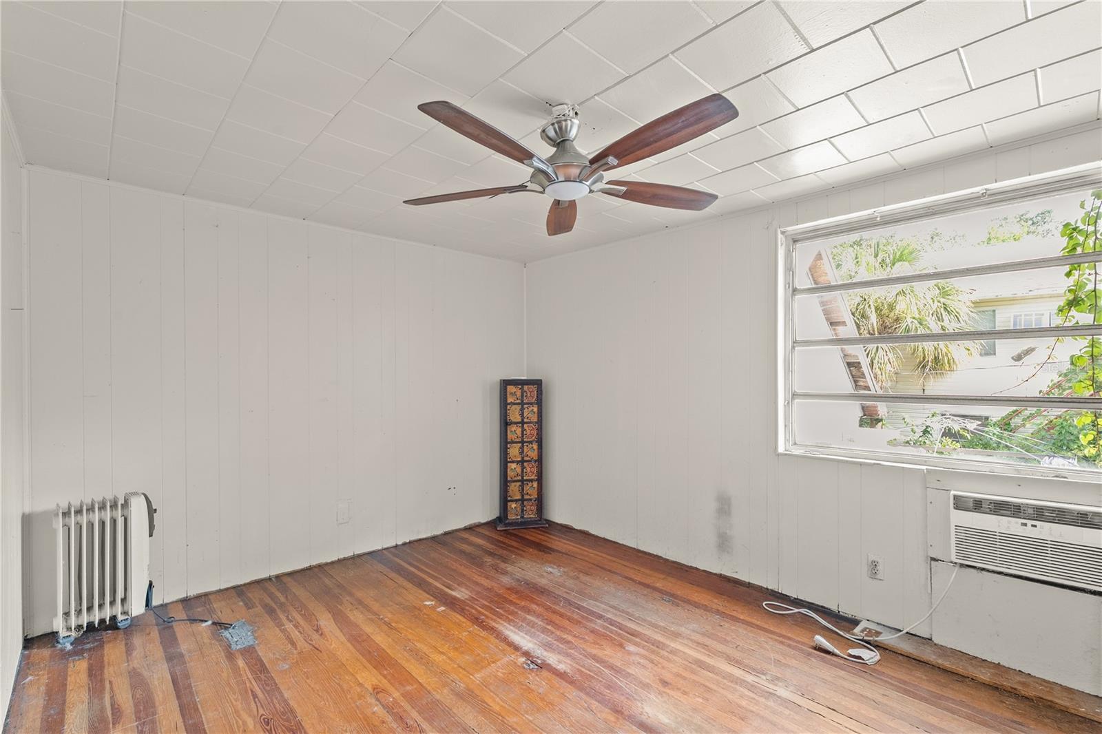 Image 16 of 58 For 3022 Beach Boulevard S