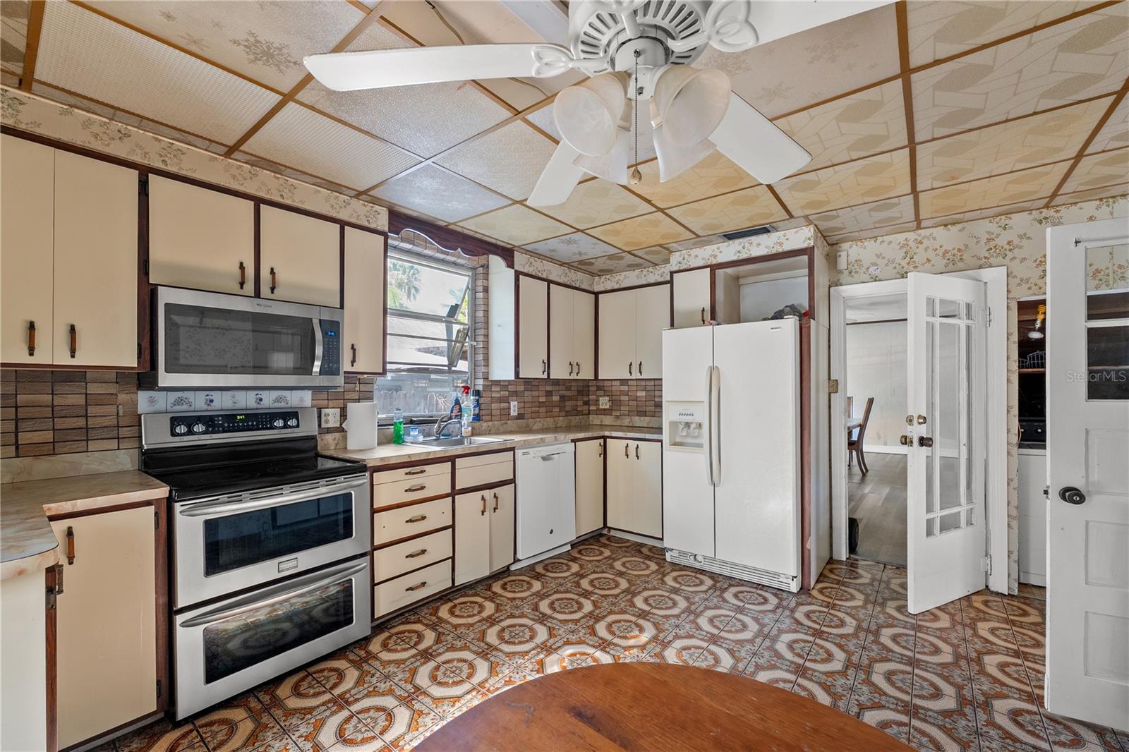 Image 46 of 58 For 3022 Beach Boulevard S