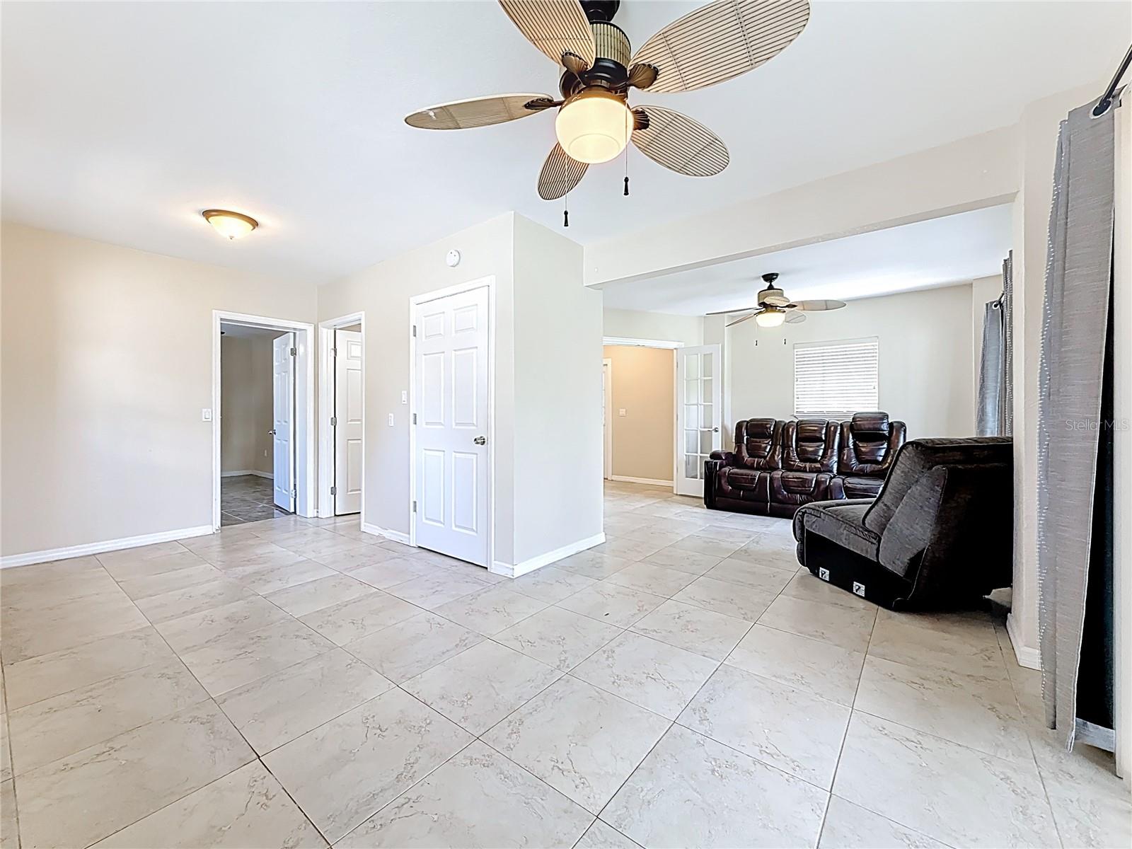 Image 10 of 49 For 125 Mystic Lake Terrace N