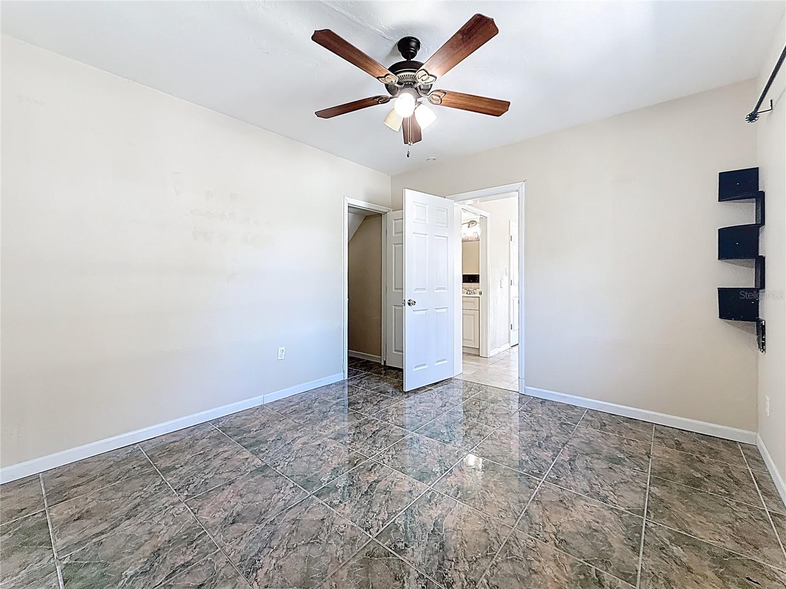 Image 20 of 49 For 125 Mystic Lake Terrace N