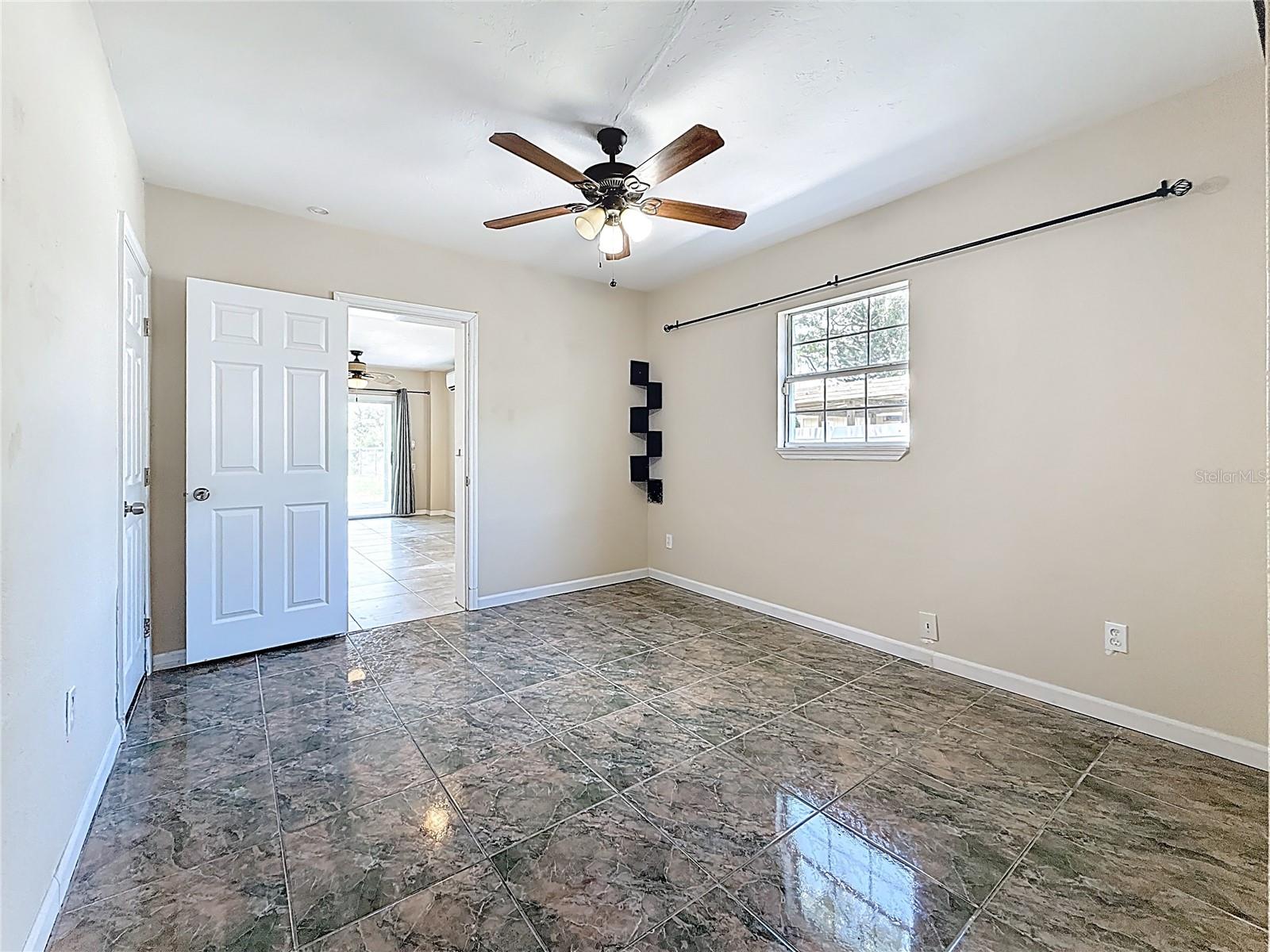 Image 21 of 49 For 125 Mystic Lake Terrace N