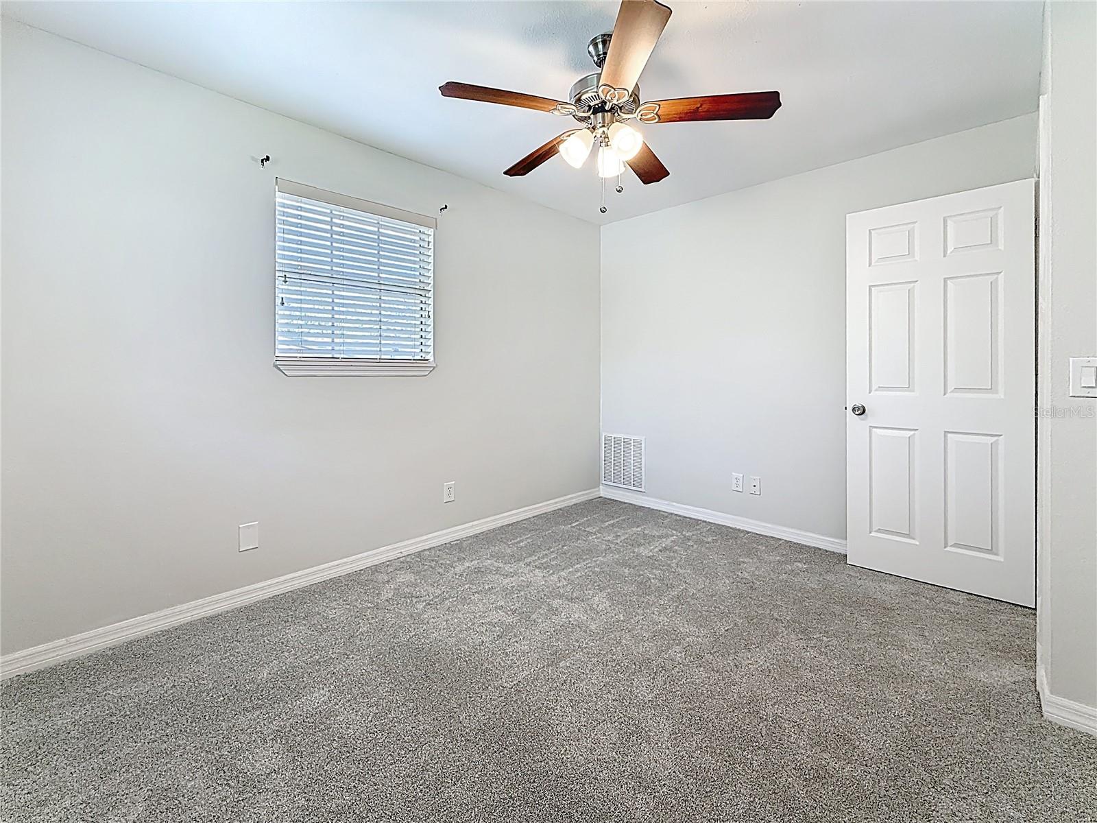Image 27 of 49 For 125 Mystic Lake Terrace N