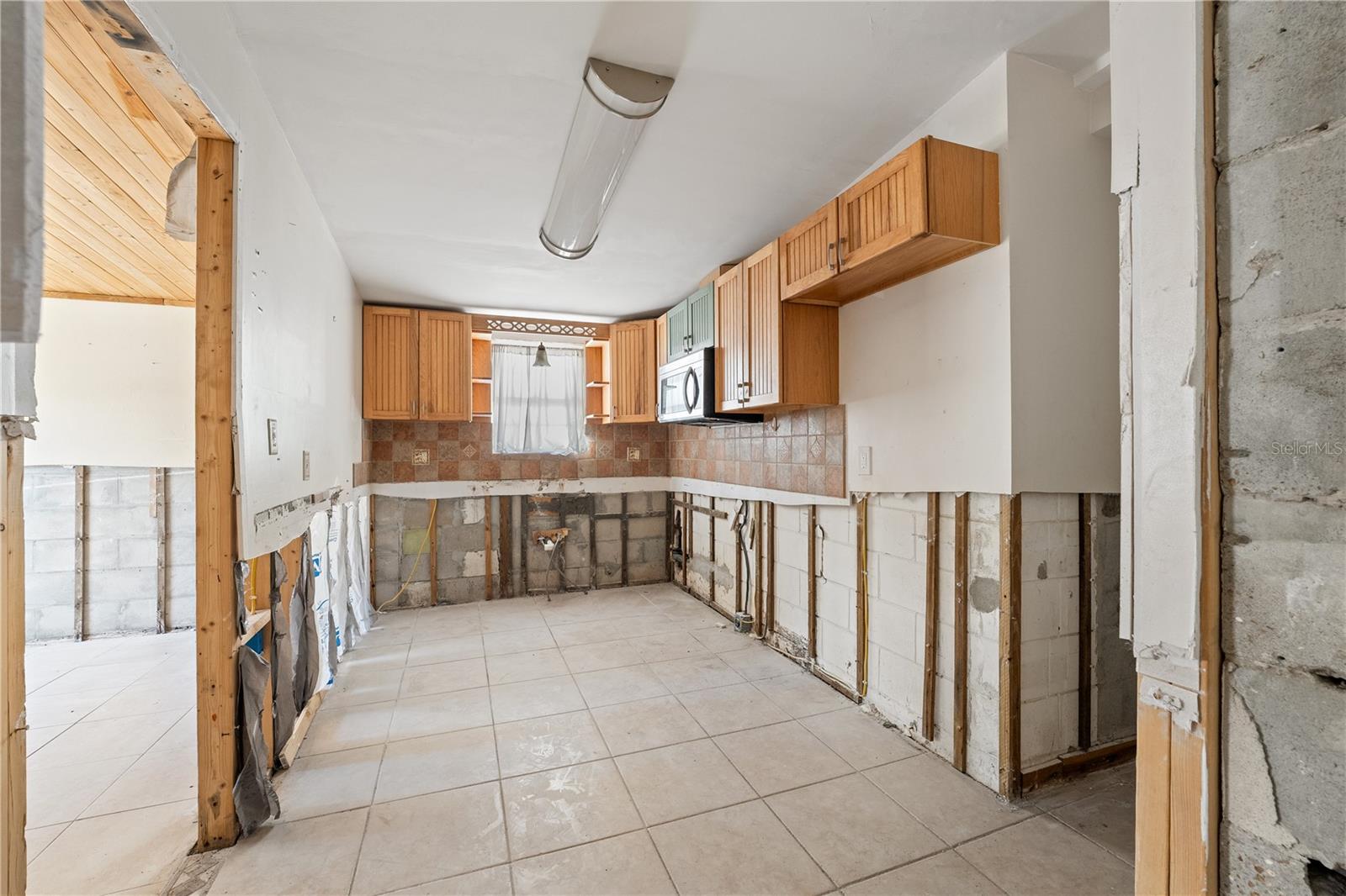 Image 10 of 40 For 2600 1st Street