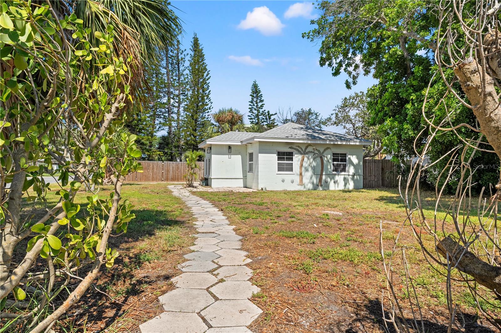 Image 36 of 40 For 2600 1st Street