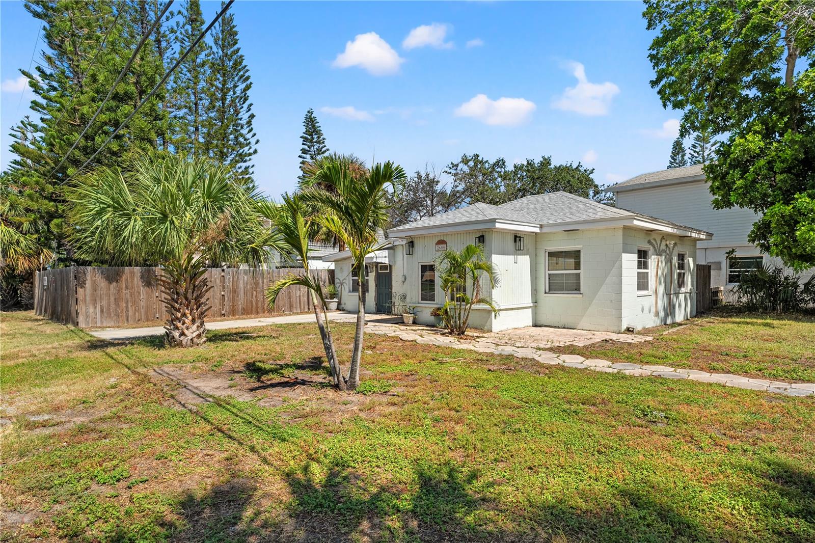 Image 37 of 40 For 2600 1st Street