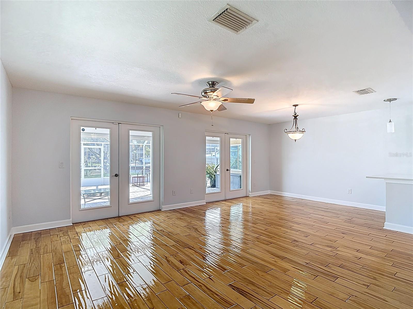 Image 11 of 42 For 4621 Dewey Dr