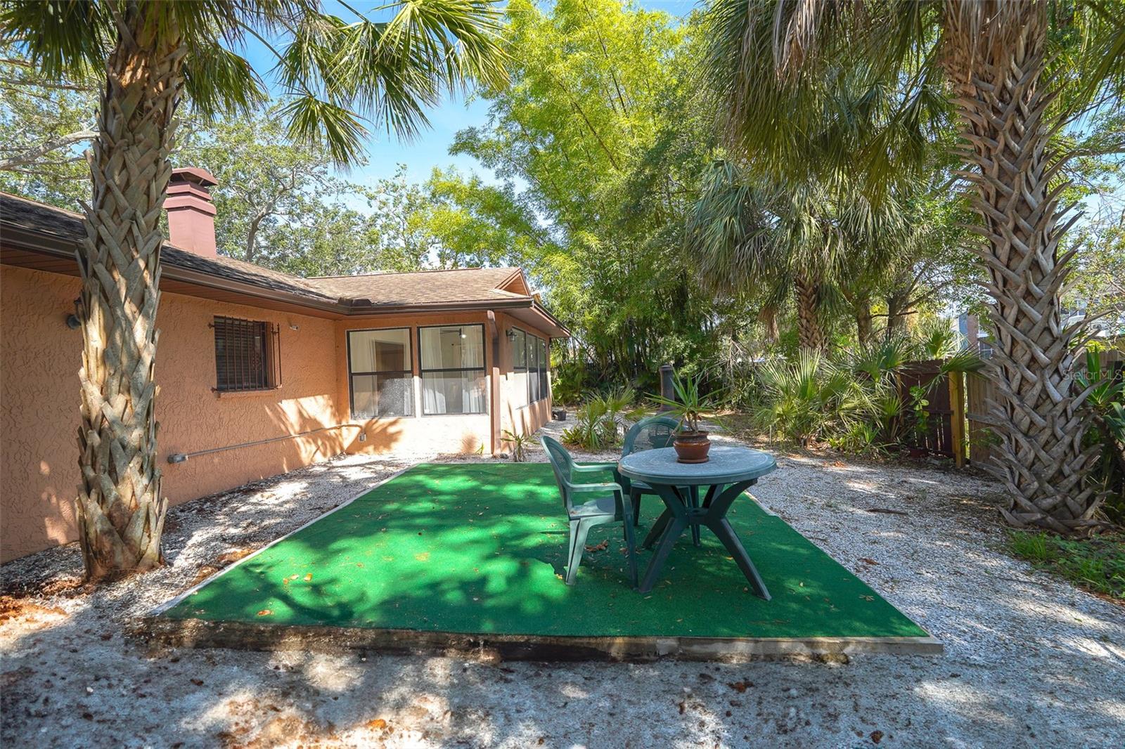 Image 17 of 19 For 10729 Drummond Road W