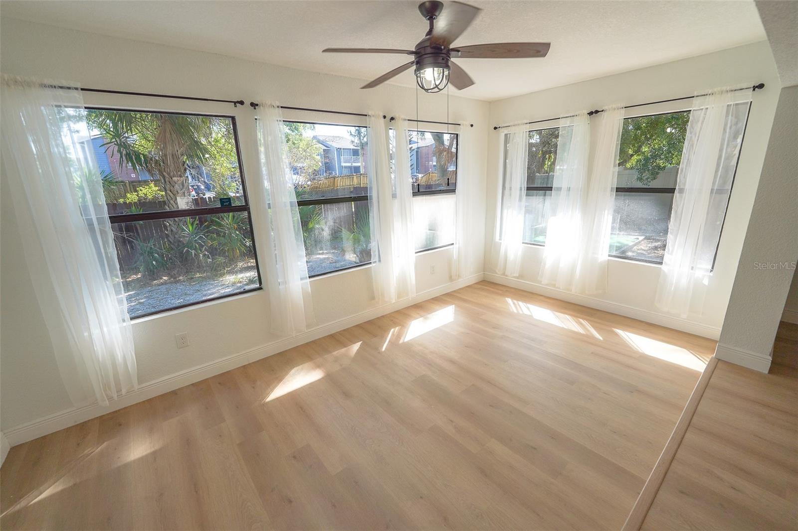 Image 5 of 19 For 10729 Drummond Road W