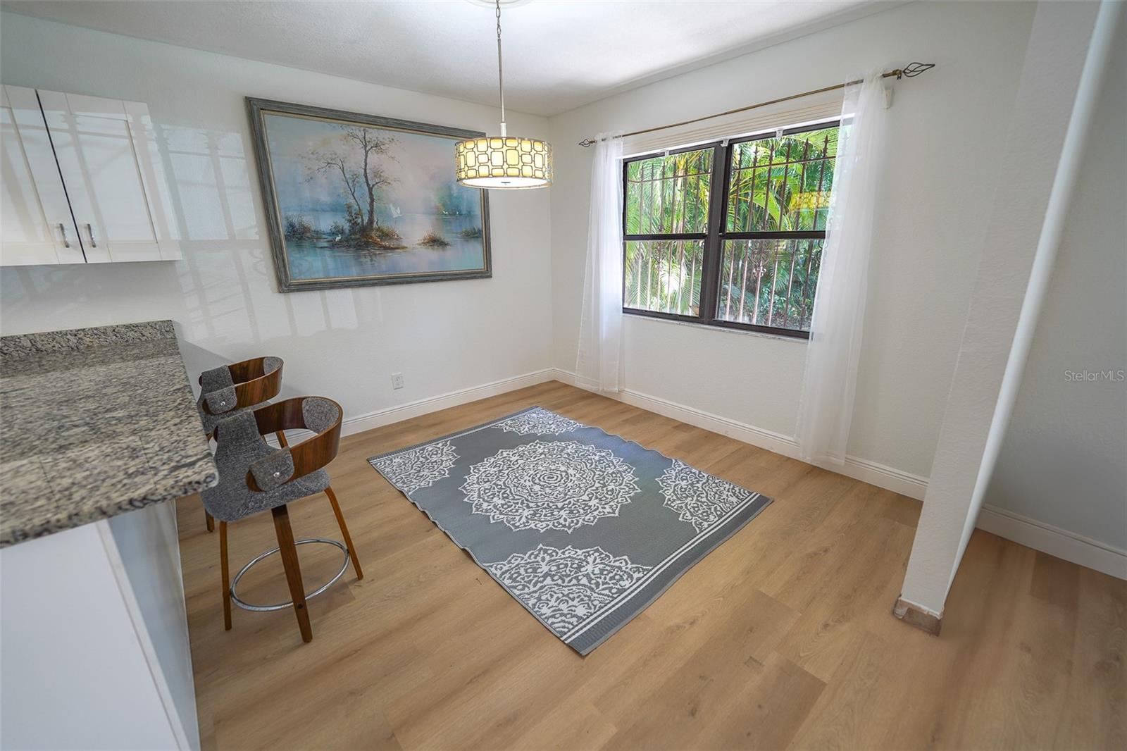 Image 8 of 19 For 10729 Drummond Road W