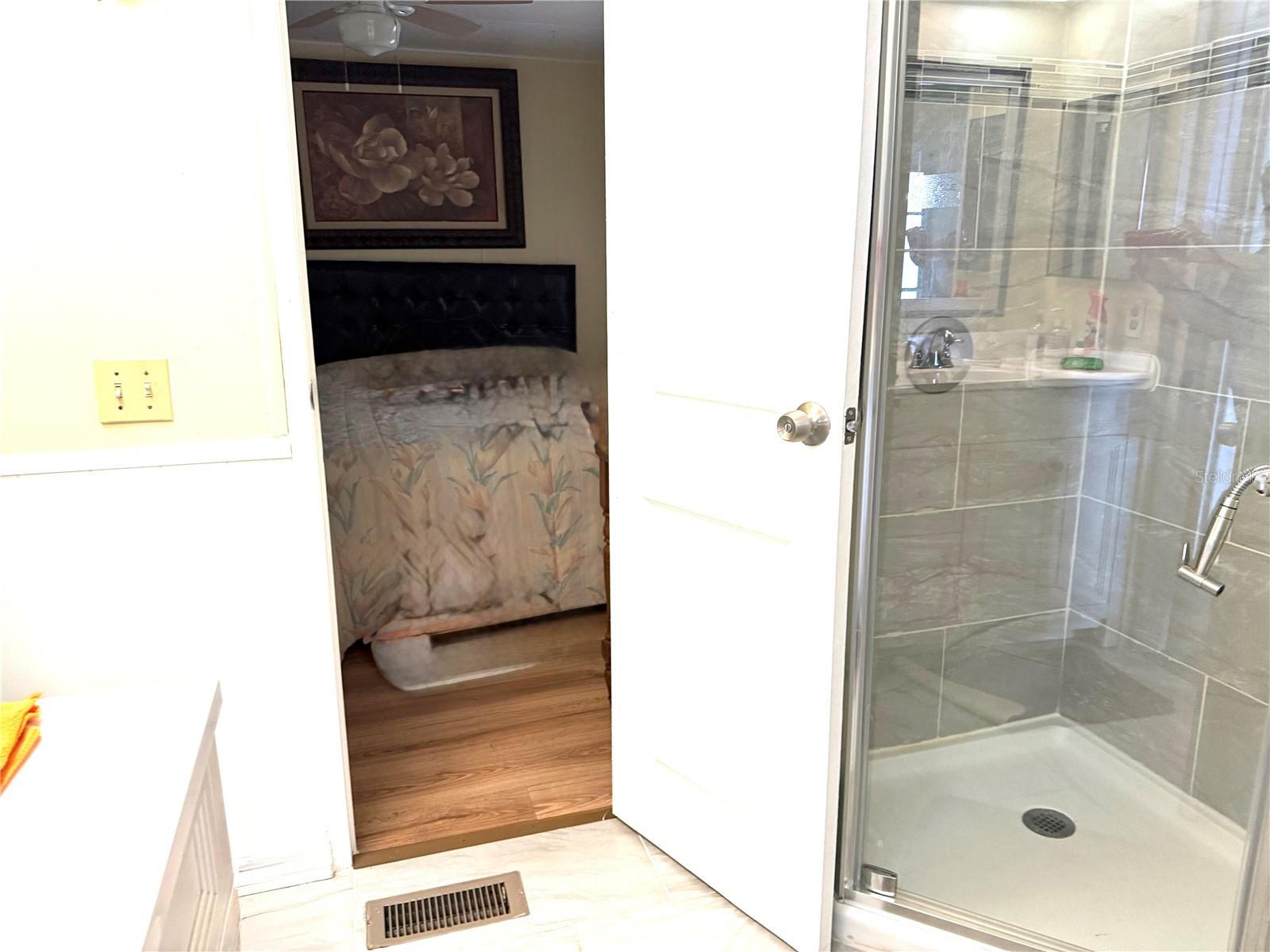 Image 18 of 27 For 8869 Highpoint Boulevard