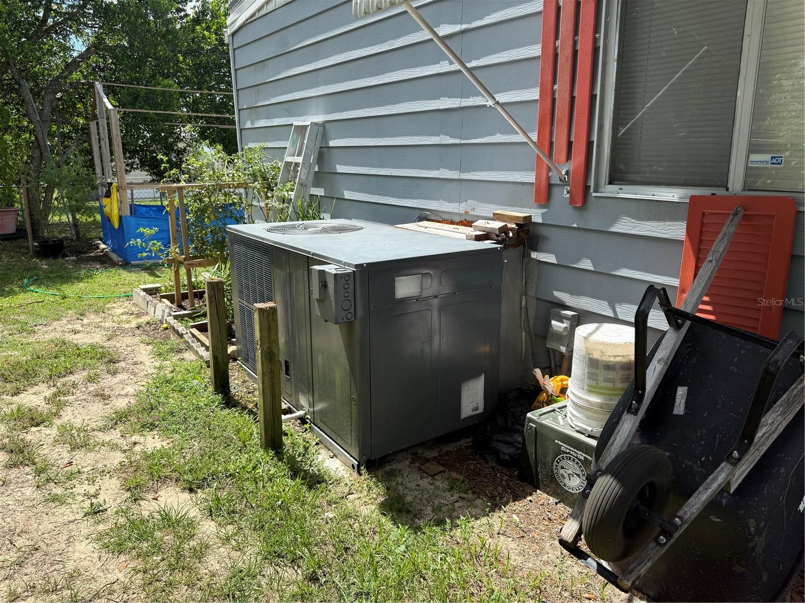 Image 21 of 27 For 8869 Highpoint Boulevard