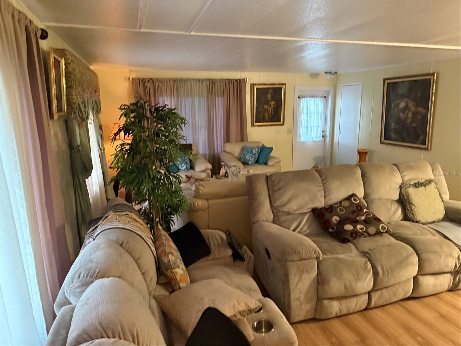 Image 3 of 27 For 8869 Highpoint Boulevard