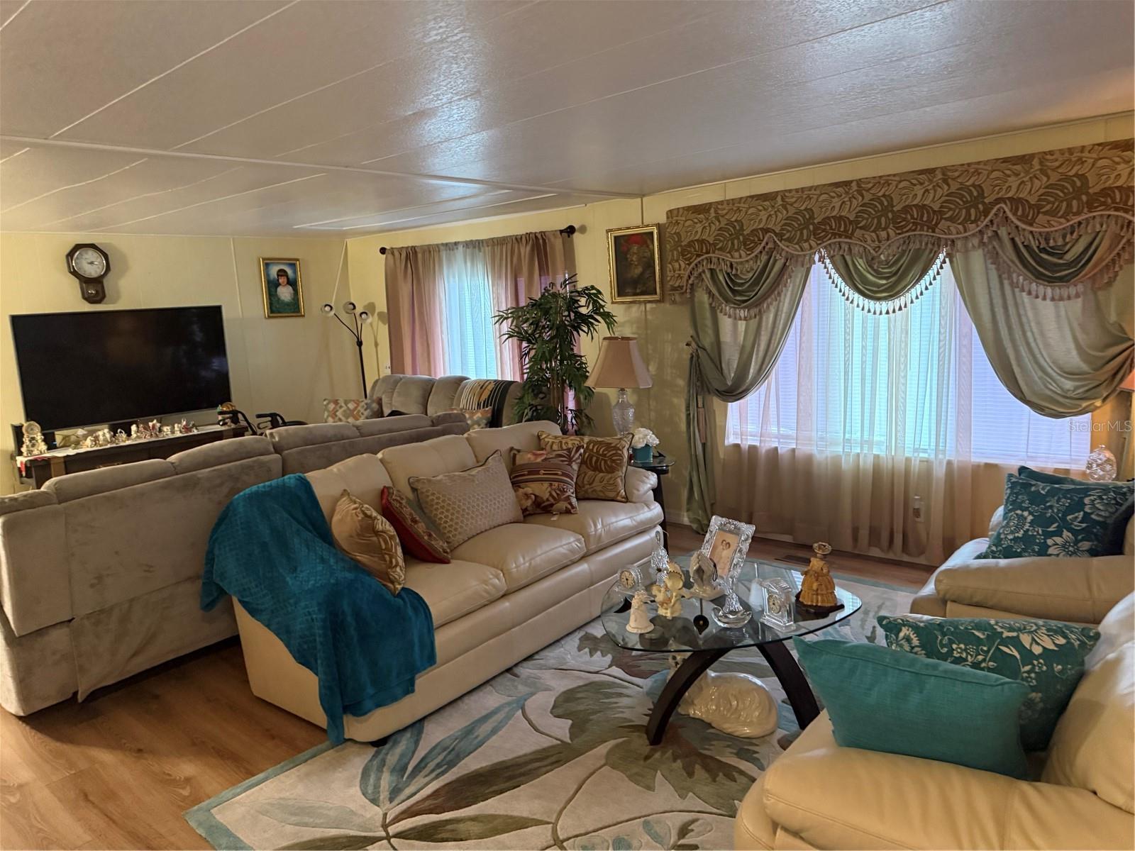 Image 4 of 27 For 8869 Highpoint Boulevard