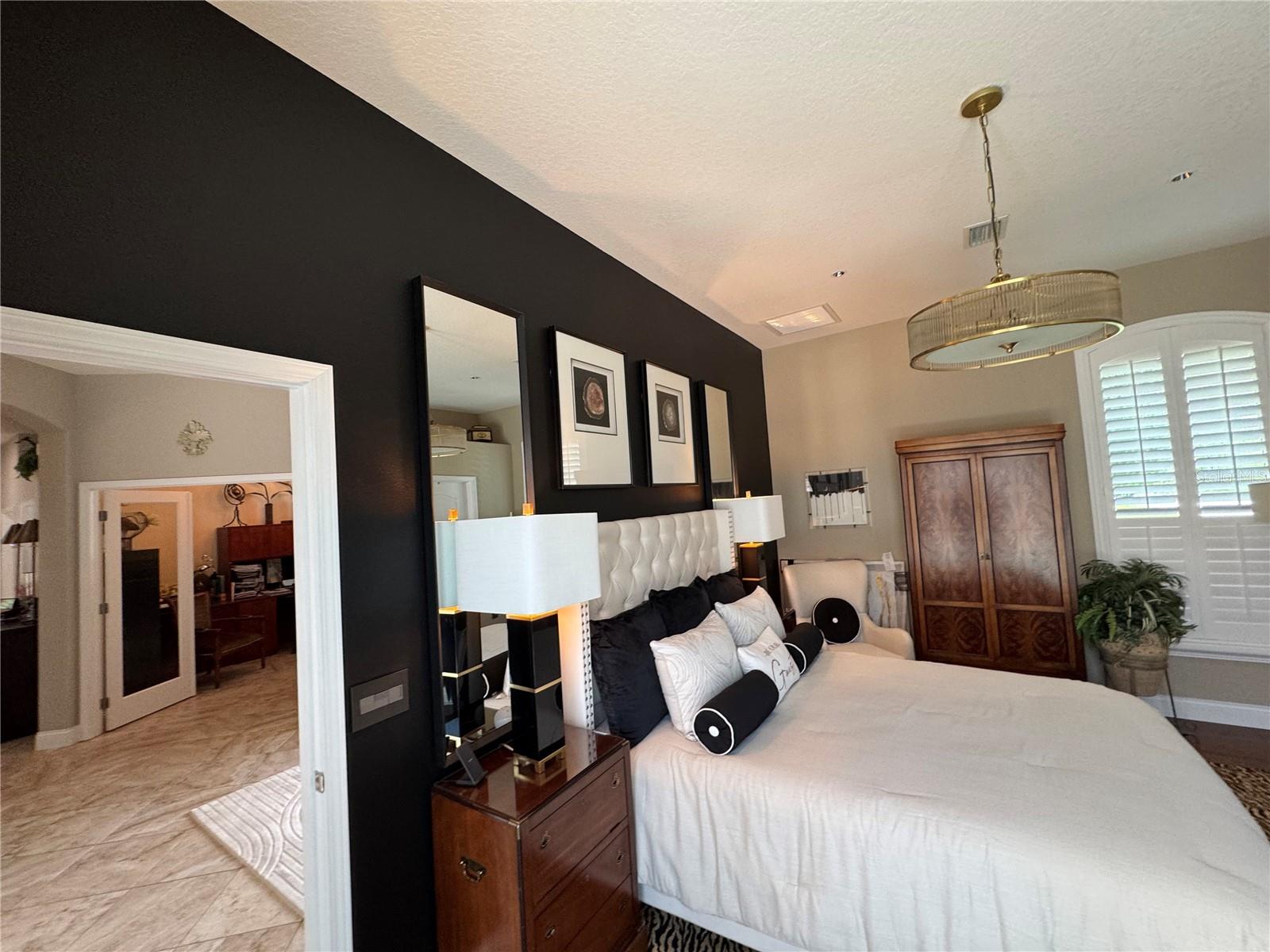 Image 7 of 40 For 15041 Woodcrest Road