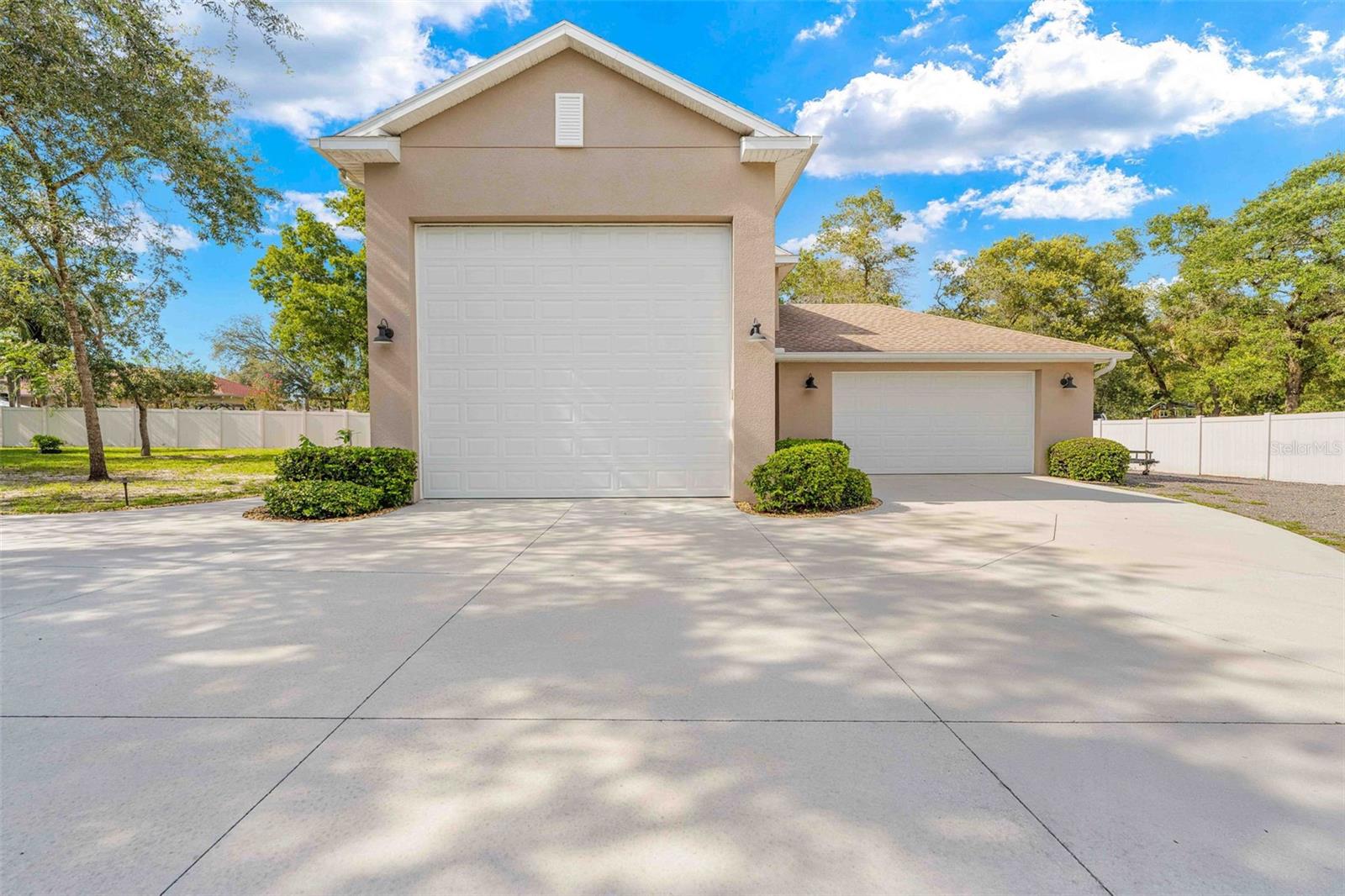 Image 78 of 93 For 15041 Woodcrest Road