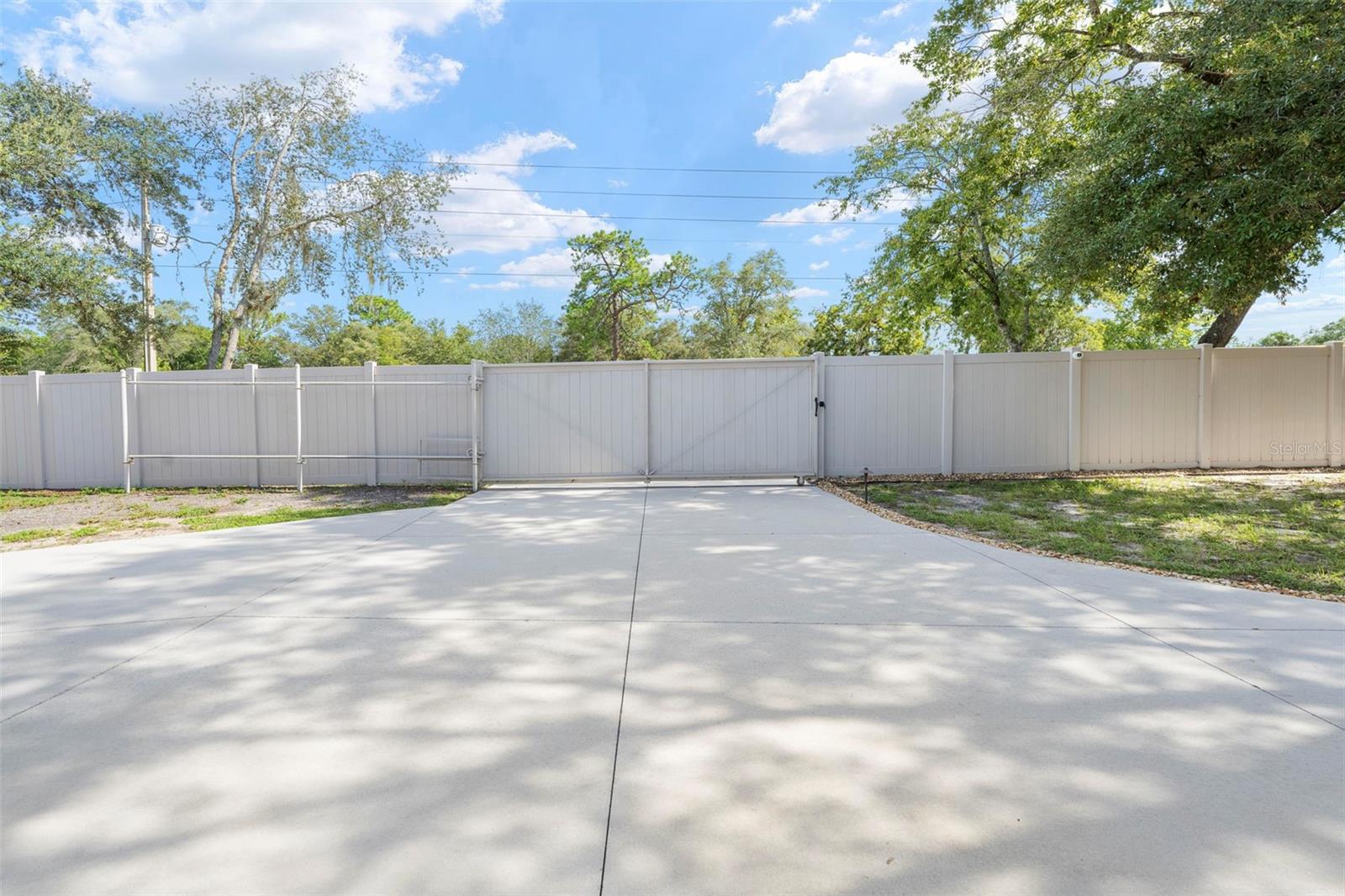 Image 79 of 93 For 15041 Woodcrest Road