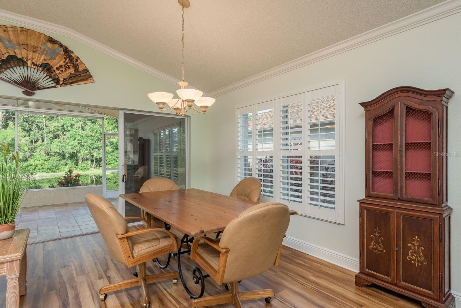 Listing photo id 8 for 1551 Westerham Loop