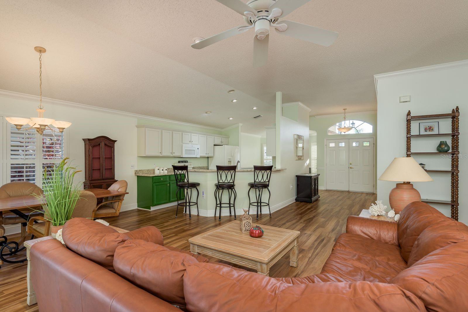 Listing photo id 9 for 1551 Westerham Loop