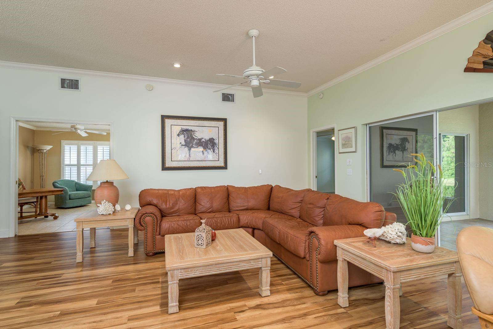 Listing photo id 10 for 1551 Westerham Loop