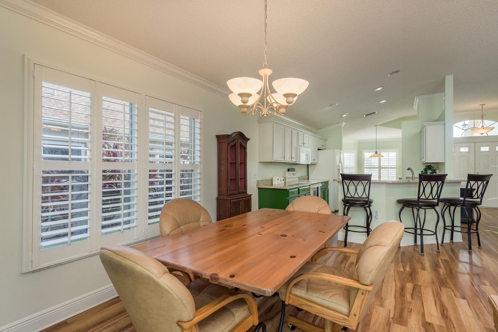 Listing photo id 11 for 1551 Westerham Loop