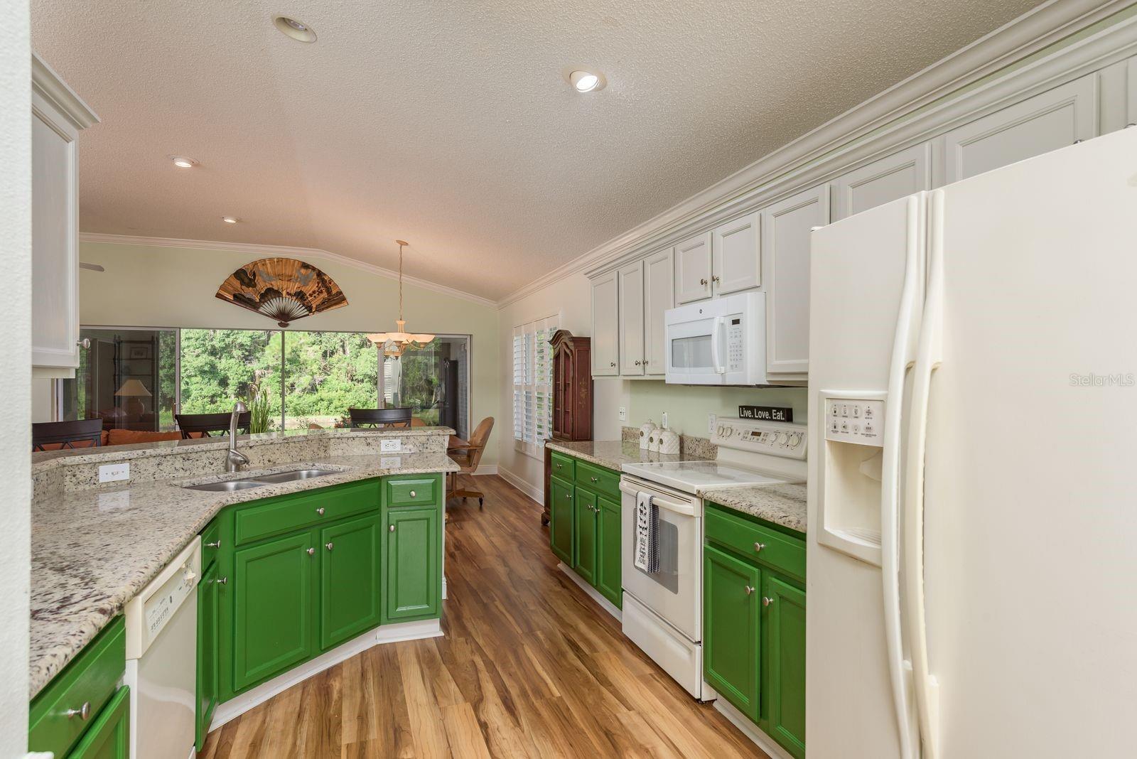 Listing photo id 14 for 1551 Westerham Loop
