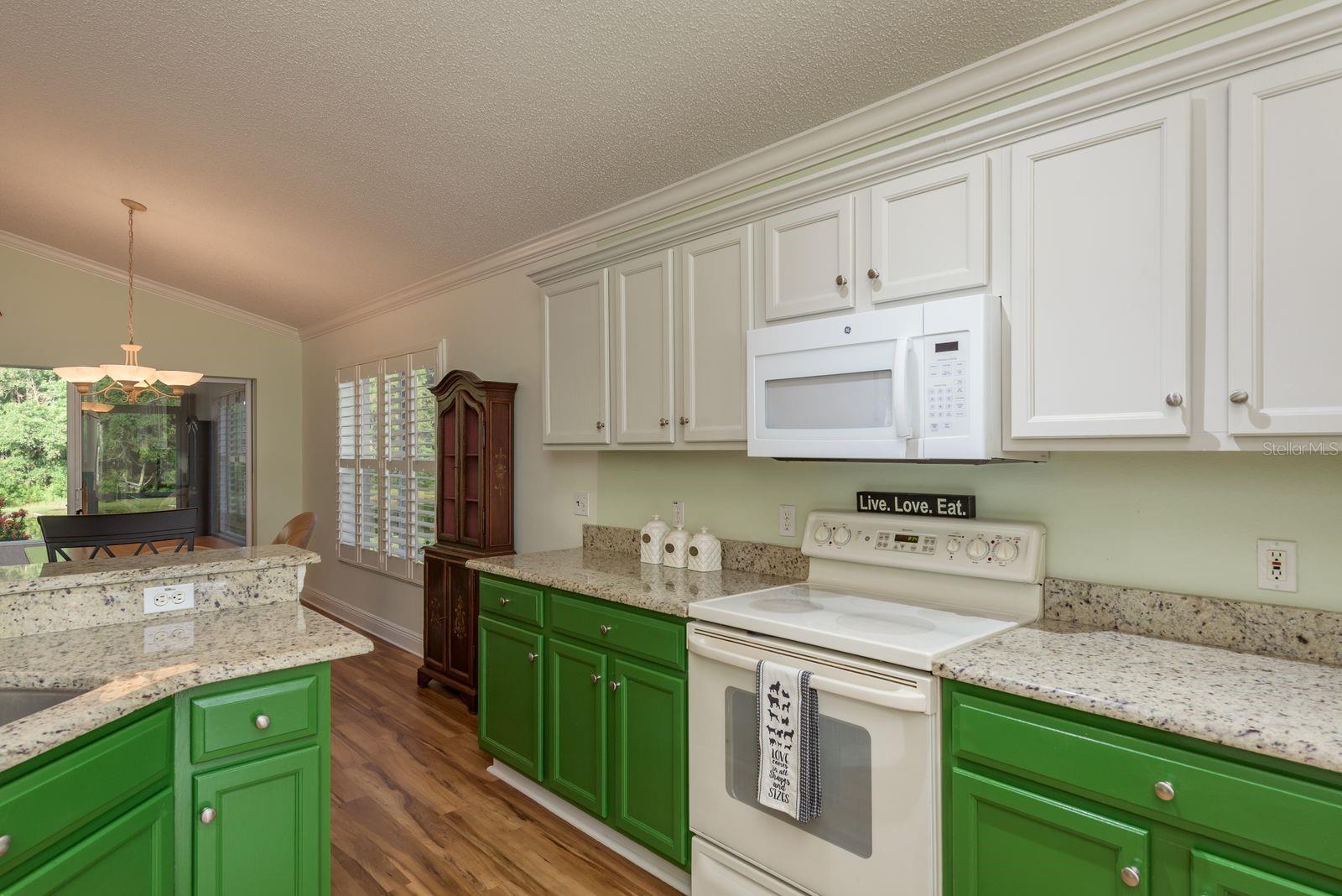 Listing photo id 15 for 1551 Westerham Loop