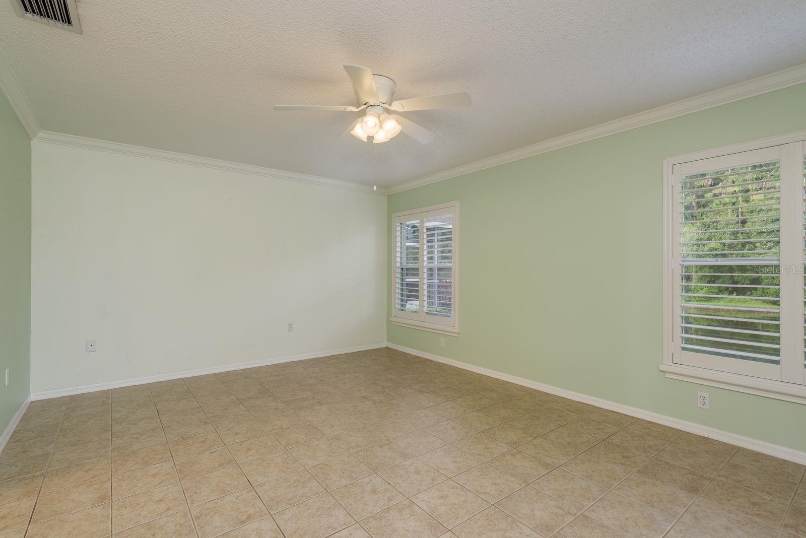 Listing photo id 18 for 1551 Westerham Loop