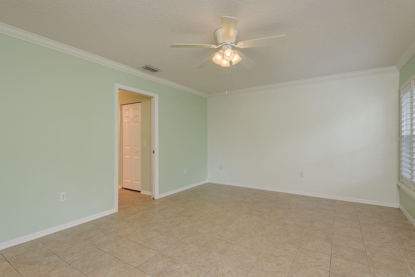 Listing photo id 20 for 1551 Westerham Loop