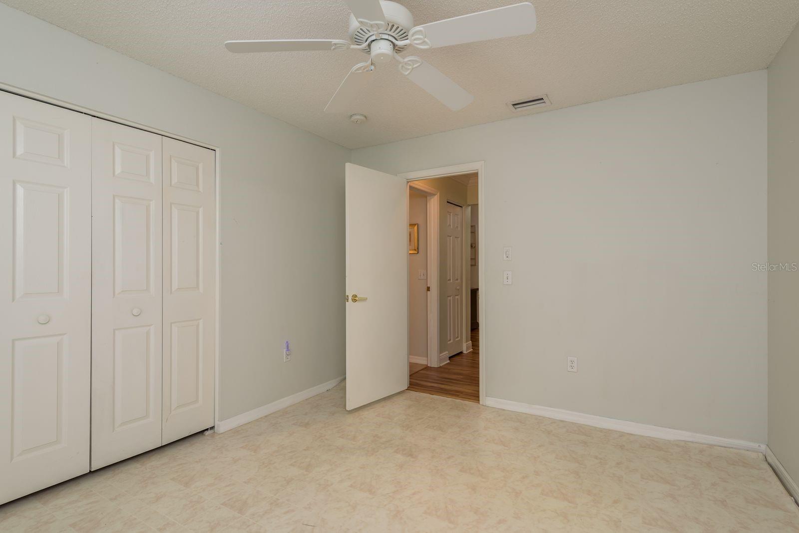 Listing photo id 24 for 1551 Westerham Loop