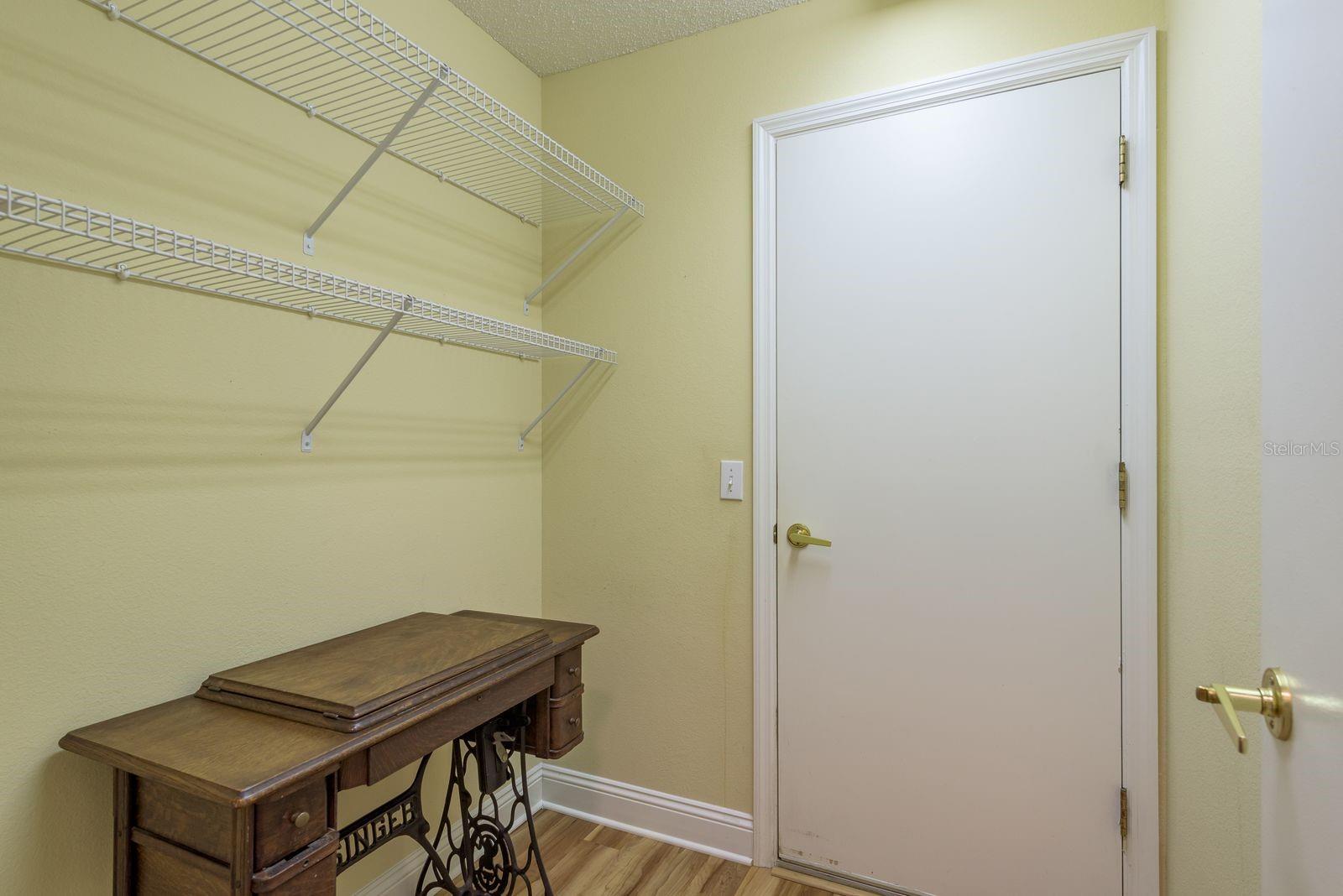 Listing photo id 28 for 1551 Westerham Loop