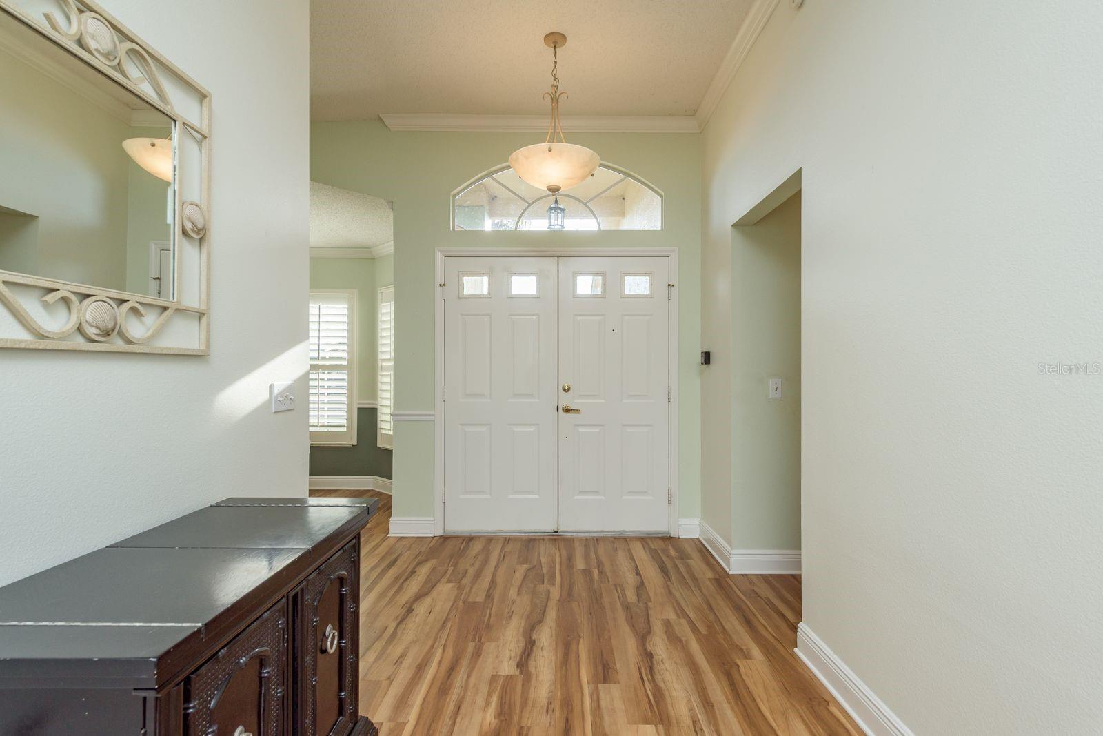 Listing photo id 4 for 1551 Westerham Loop