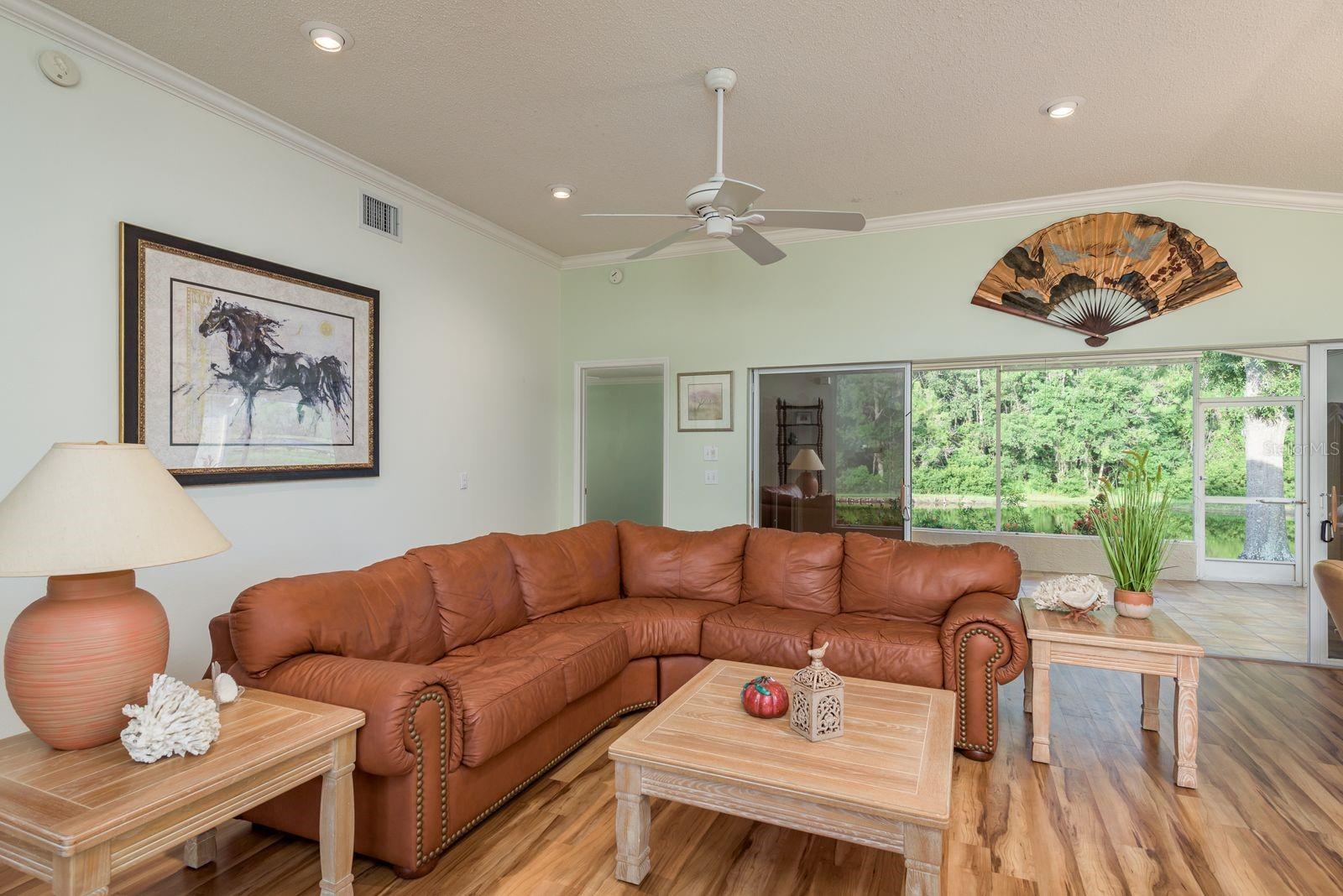 Listing photo id 6 for 1551 Westerham Loop