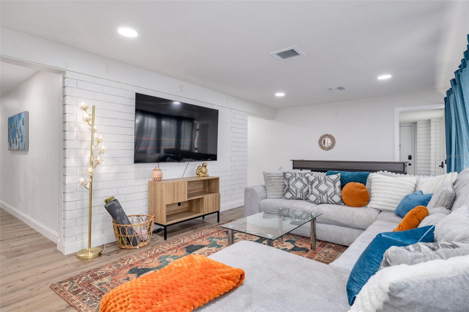 Image 6 of 29 For 3527 1st Avenue S