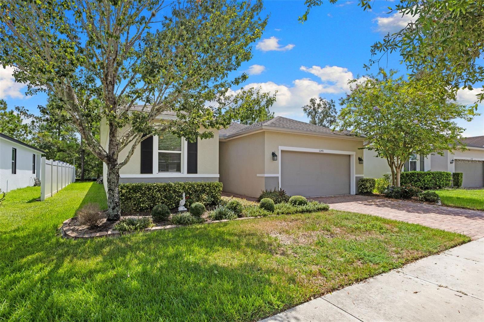 Listing photo id 0 for 3240 Macintosh Road