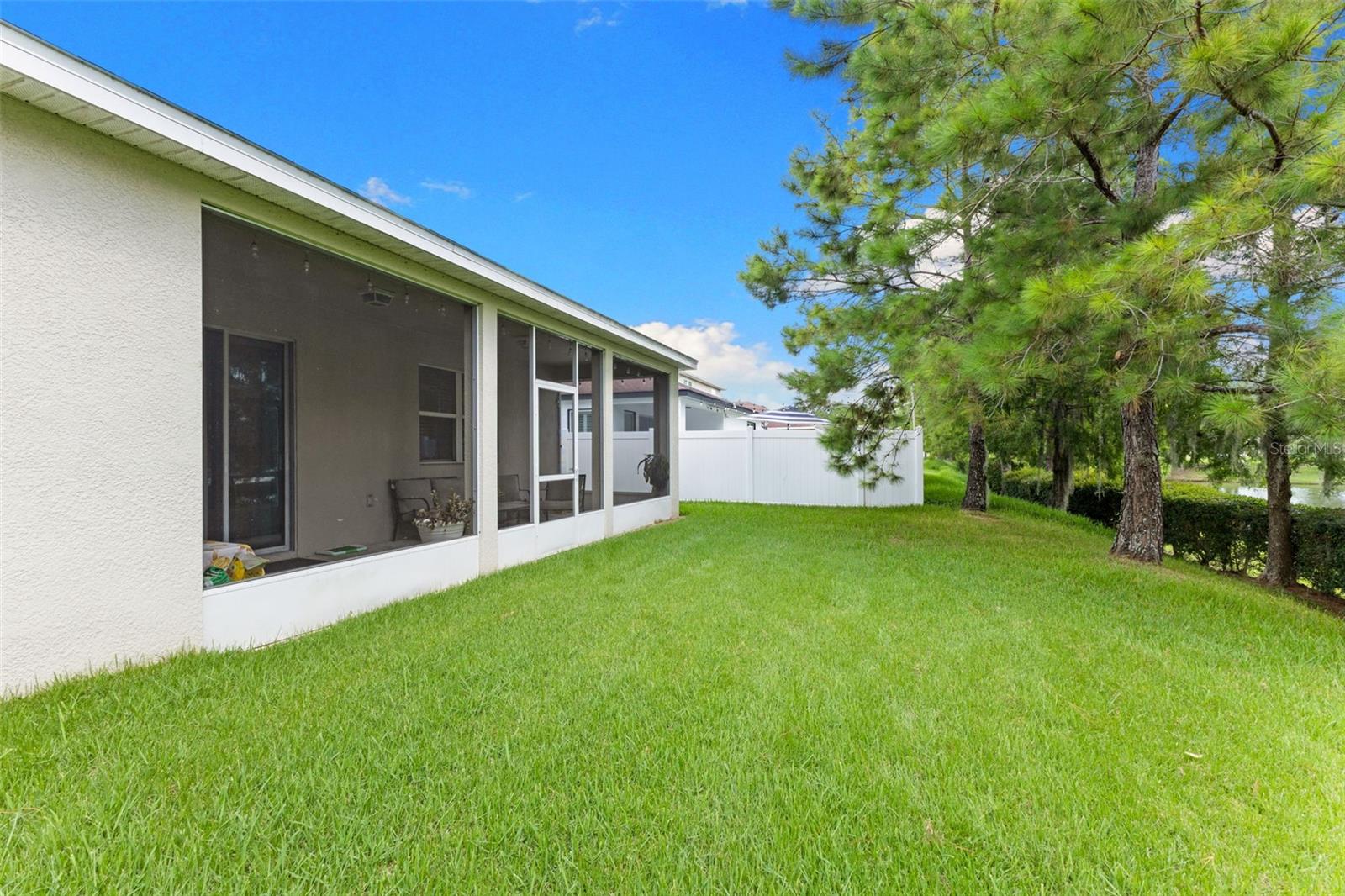 Listing photo id 25 for 3240 Macintosh Road