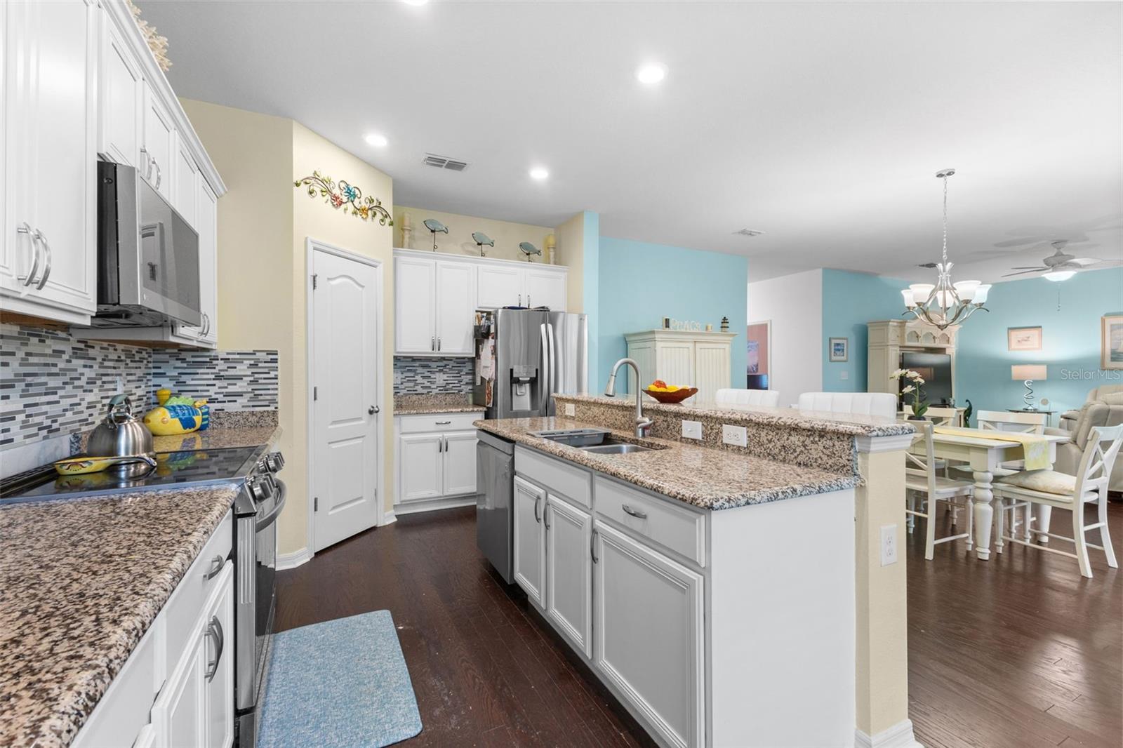 Listing photo id 2 for 3240 Macintosh Road