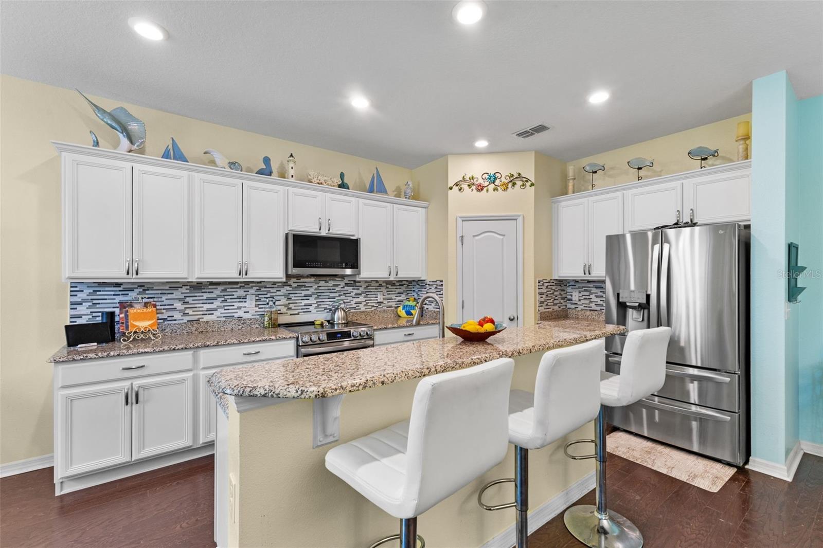 Listing photo id 3 for 3240 Macintosh Road