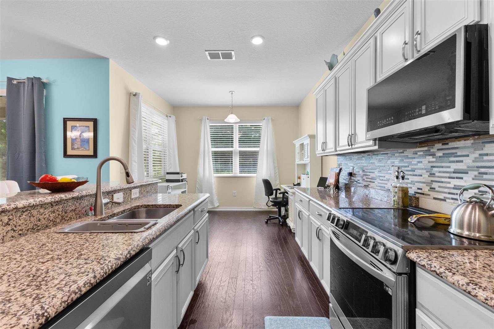 Listing photo id 4 for 3240 Macintosh Road