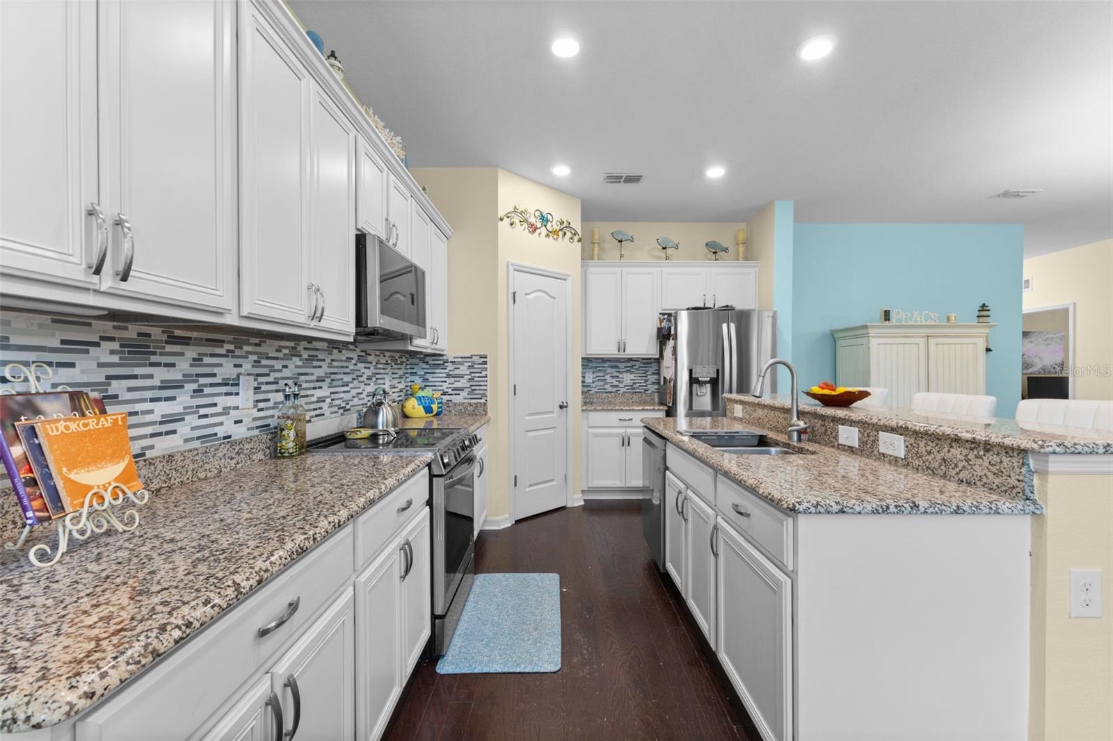 Listing photo id 5 for 3240 Macintosh Road
